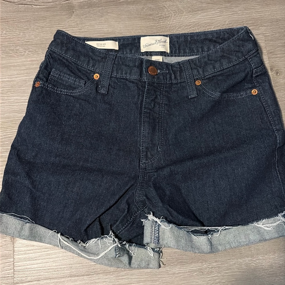 Universal thread shorts